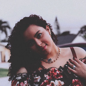 Meet your Posher, Dayeli